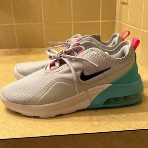 Nike Air Maxes - women’s size 6.5 - never worn